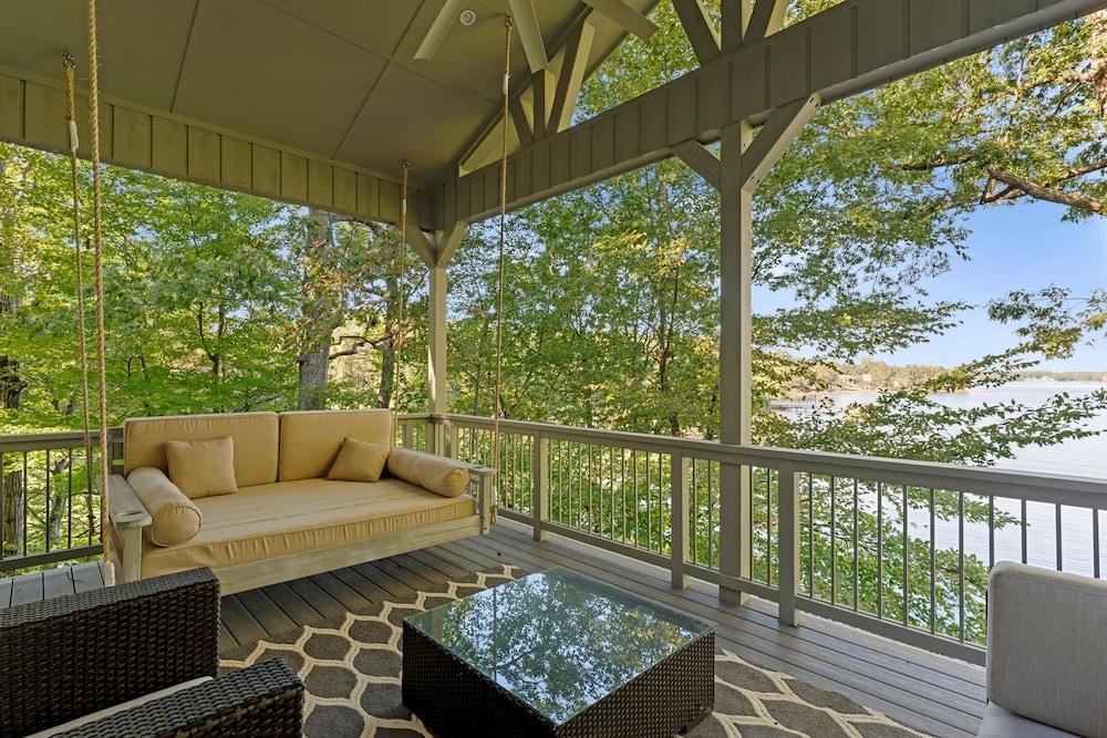 Modern Masterpiece by Avantstay Waterfront Private Dock