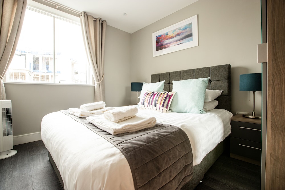 The Wren Beautiful Apartment inc parking view 2