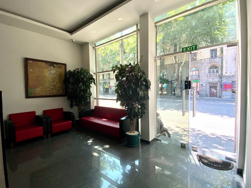 8 Queen Tamar Ave view 2