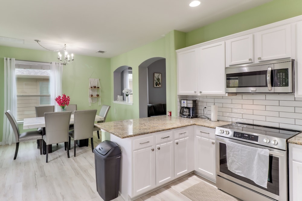 17 Mi to Dtwn Austin! Family Escape w/ Pool Access