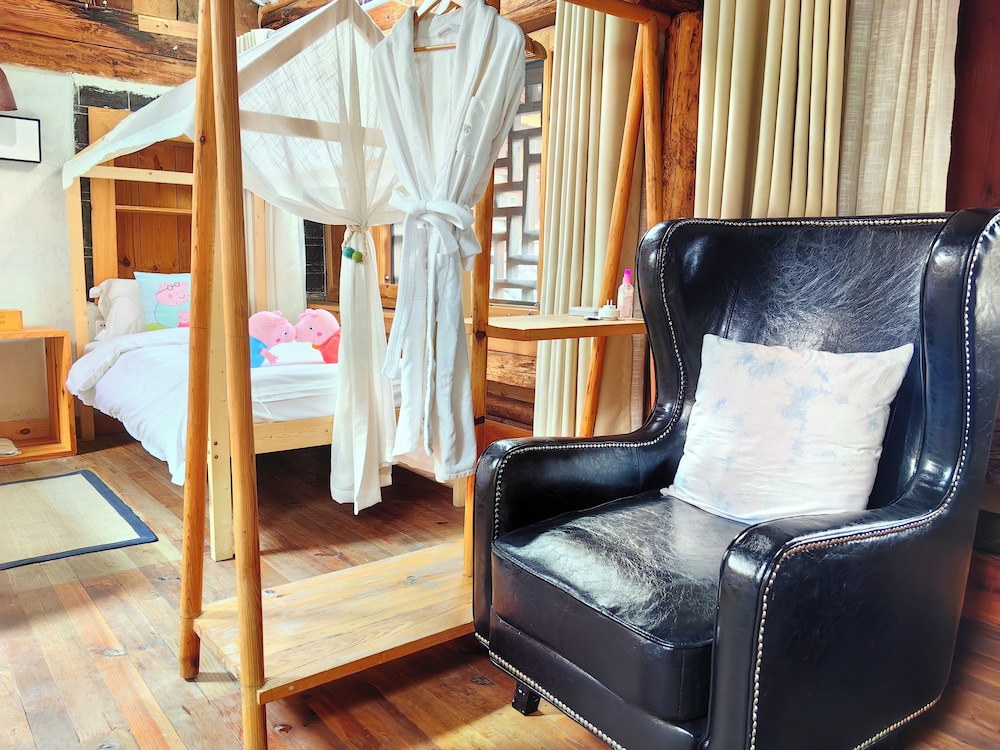 Jia Kedi Ancient House Cultural Homestay