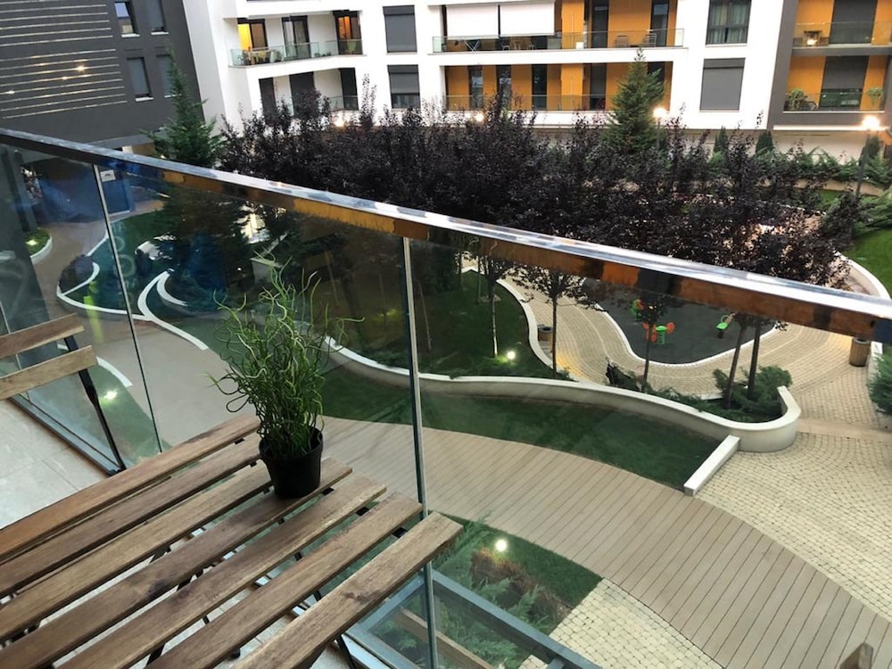 Central Garden Apartment view 4