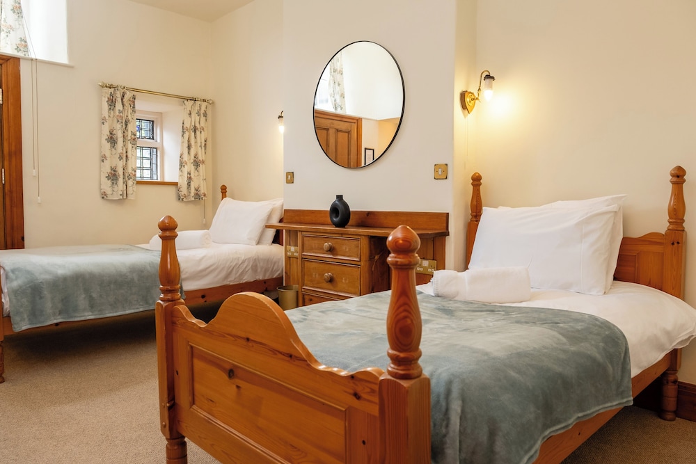 Watermouth Castle, Penn-curzon Apartment