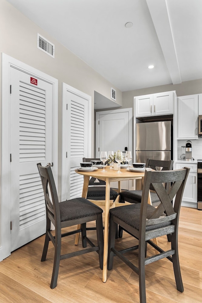 Luxury 2BR near Cambridge