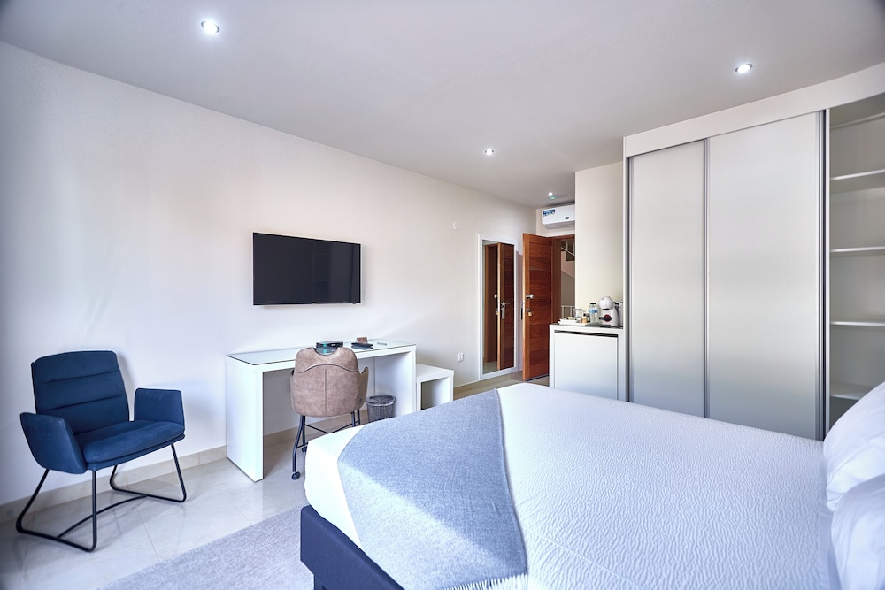 Cam's Suites