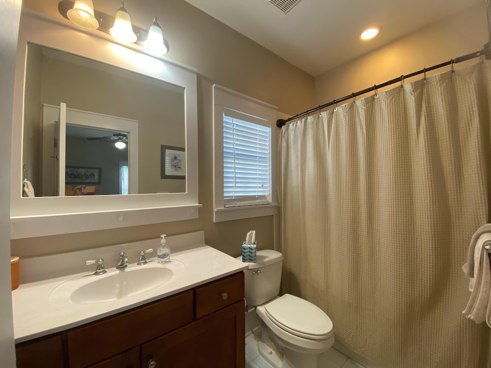 Barefoot Cottage B37 - The B's Knees