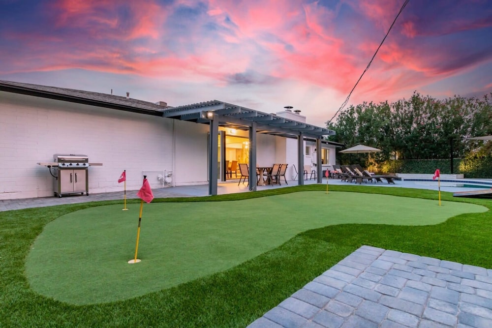 Ochenta Modern Retreat Htd Pool Spa Putt Grn Gym