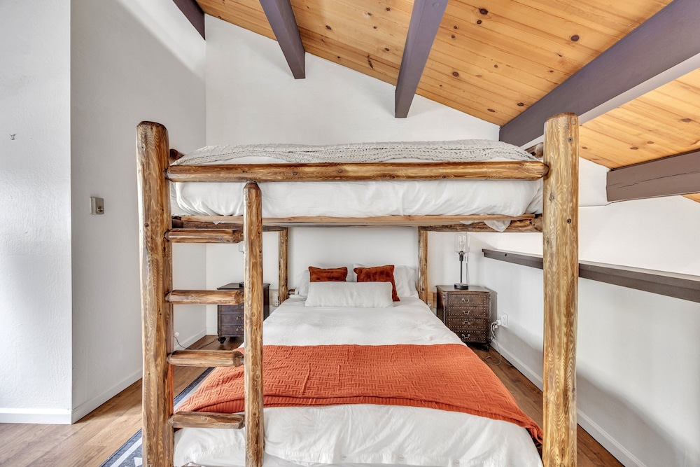 Alpine Retreat In The Heart Of Incline Village 2 Bedroom Condo