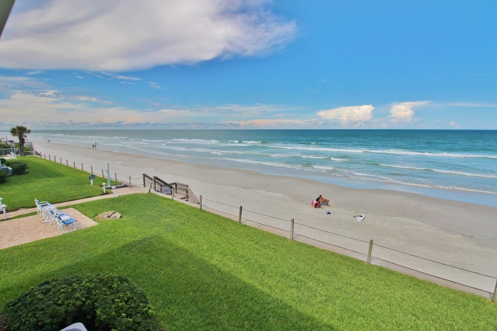 Colony Beach Club 223