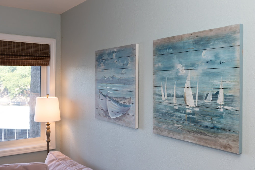 Pet-friendly Condo at Mm-19 w/ Boat Slip & Lake Views