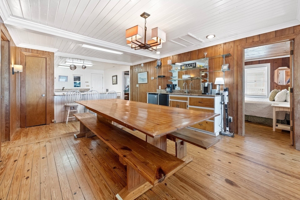 Laughin Place V 5 Bedroom Home by Peace Vacations