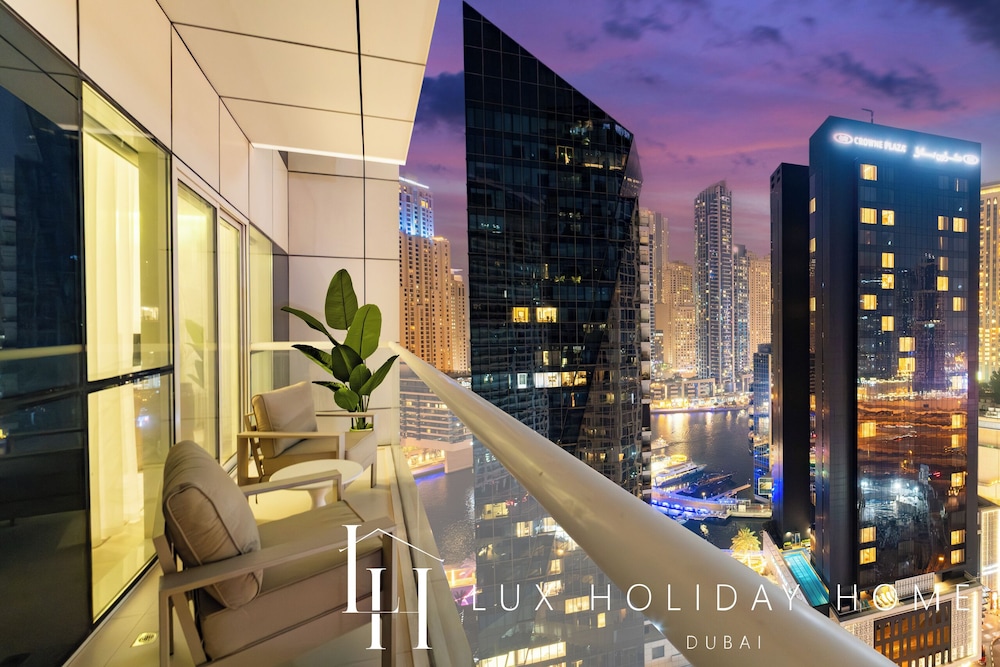 LUX  The West Avenue Dubai Marina Suite