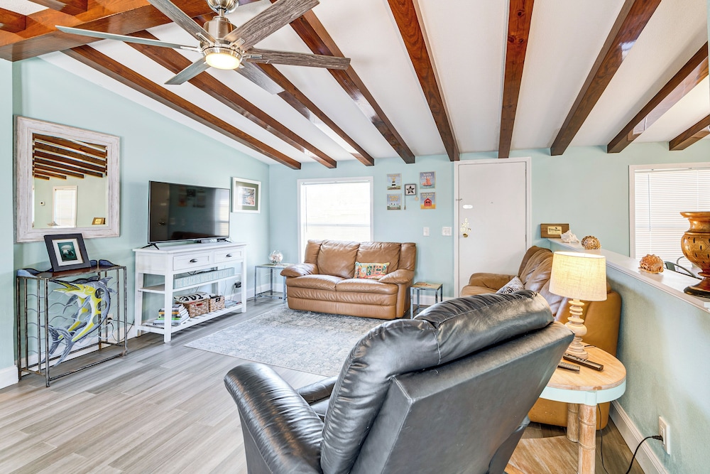 5 Mi to Manatees! Waterfront Crystal River Home