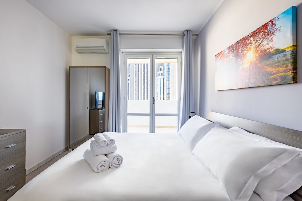 Casa Kenzo With Parking by Napoliapartments