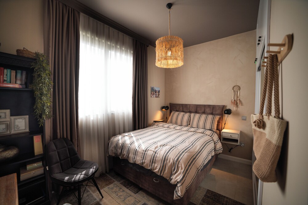 Modern and Cozy Designer Apartment in Relaxing Environment