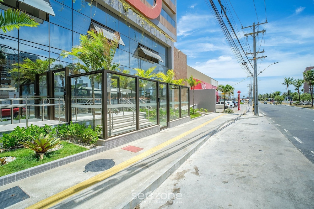 SMT - Building 750m From the Beach in Salvador