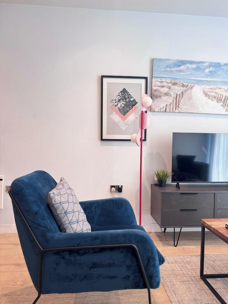 City Centre - 2-bed High Rise Apartment - Sleeps 4