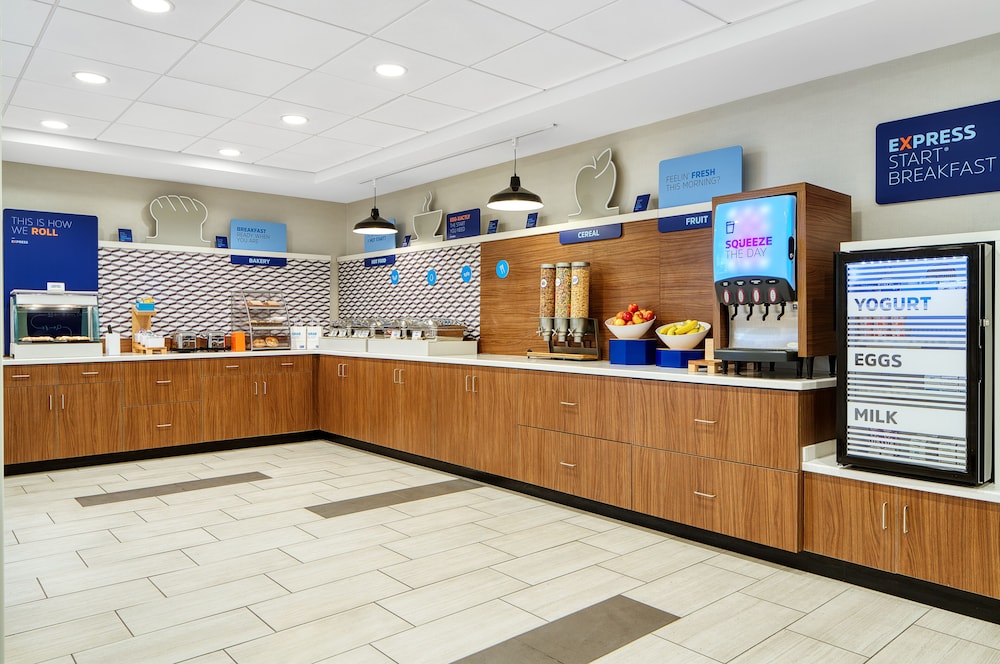 Statesboro Vacations - Holiday Inn Express Statesboro, an IHG Hotel - Property Image 2