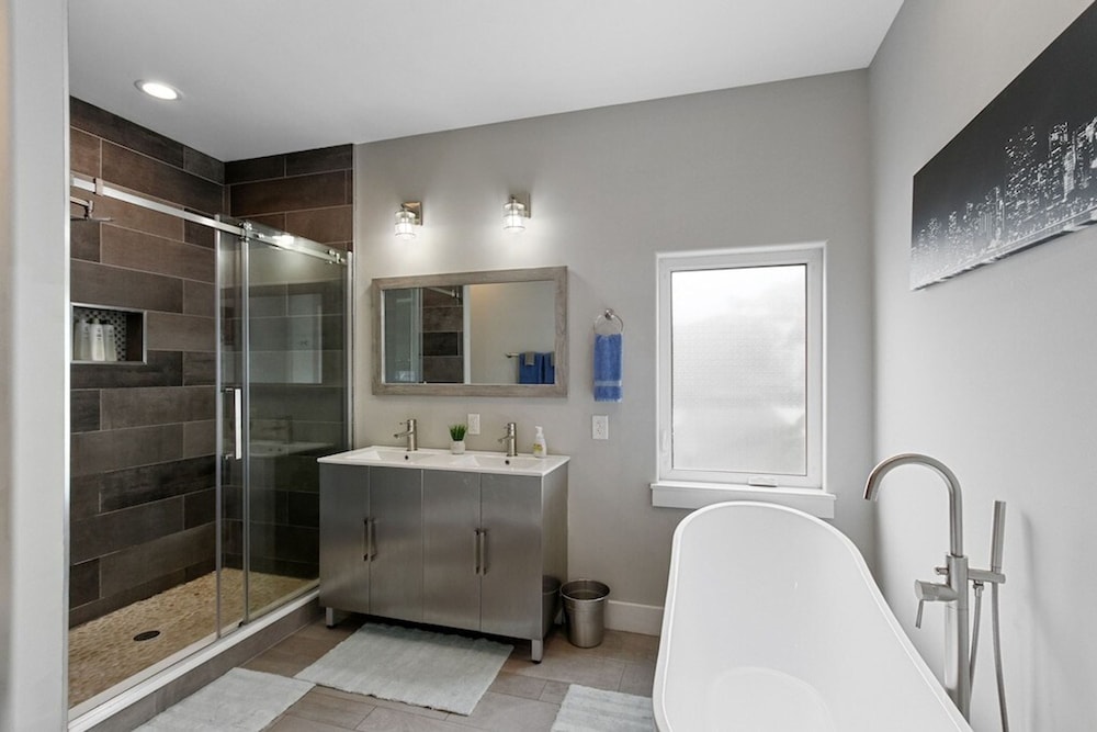 Luxury Roofdeck Retreat 4-bdrm Near Penn Chop