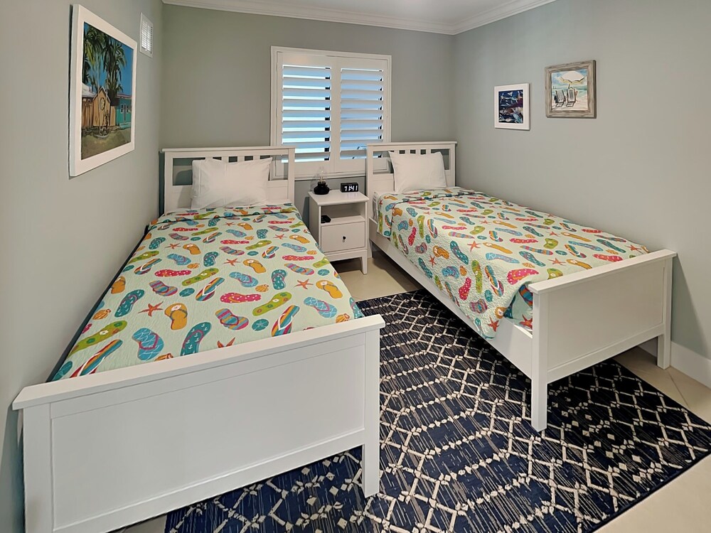 Seaside 2 by Distinctive Beach Rentals