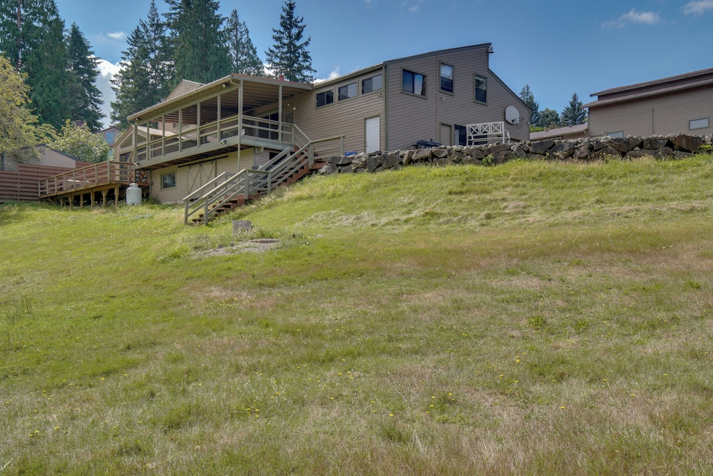 Pet-friendly Auburn Home on 3 Acres