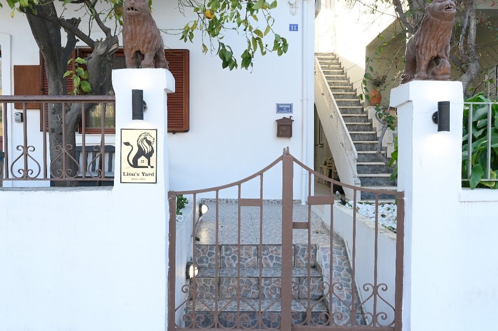 Lion's Yard