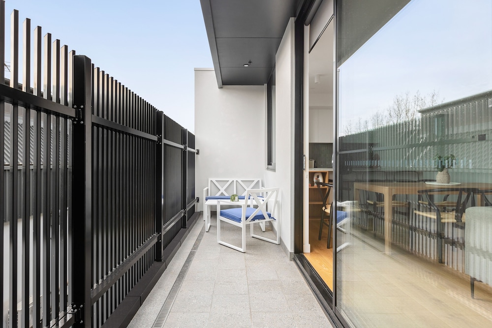Docker St Elwood Apartments by UrbanRest