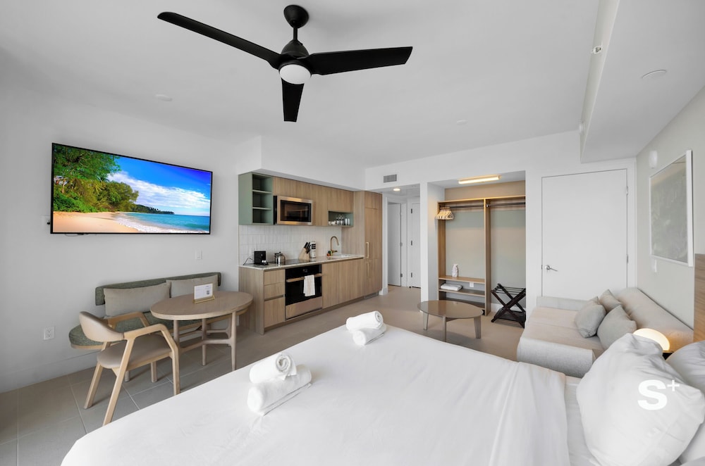 Sky High Stay Sleek Studio in Miami