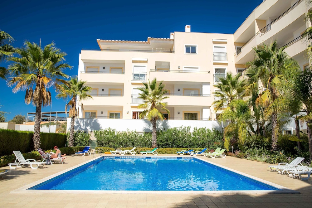 A04 - Large Modern 1 bed Apartment with pool by DreamAlgarve