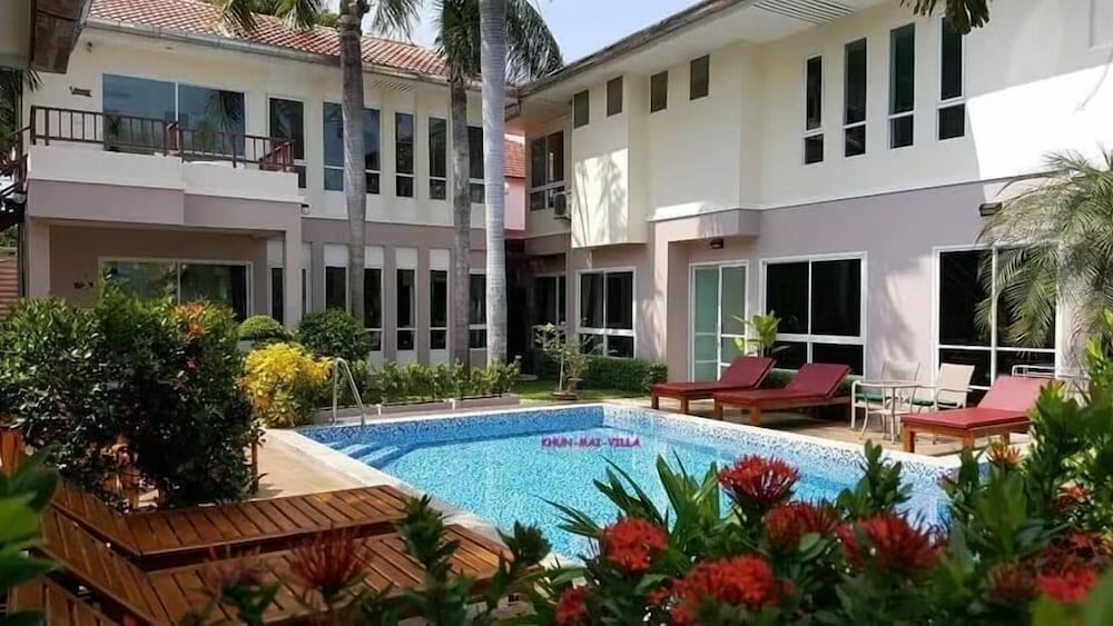 khun mai villa