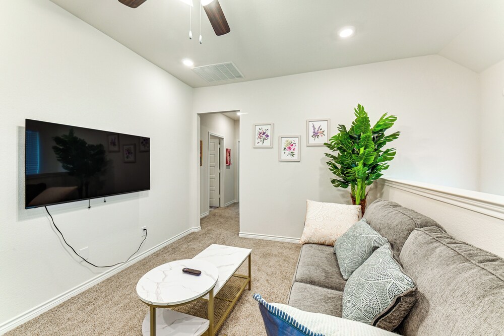 12 Mi to Dtwn Mckinney: Modern Gem w/ Patio & Yard