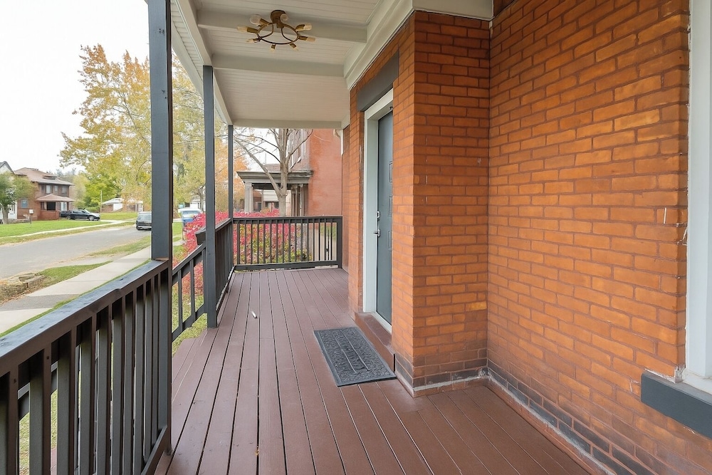 Detroit 6BR House Wifi, Parking, Pet Friendly