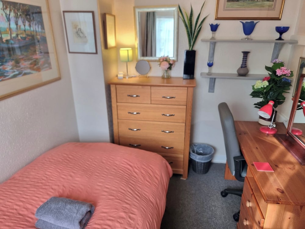 Canterbury - Sleeps 7 - Pet-friendly With Garden