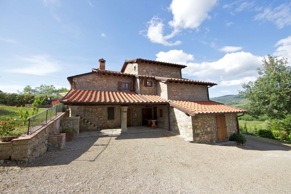 Wonderful private villa for 10 people with private pool, WIFI, TV, terrace, pets allowed and par...