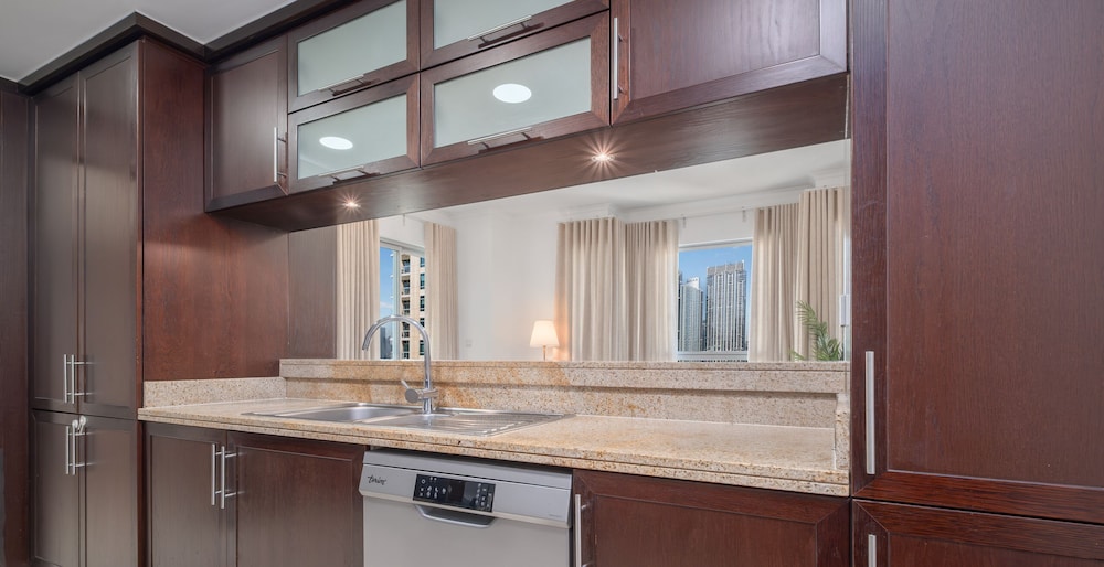 LUX The Burj Khalifa Fountain View Suite 3