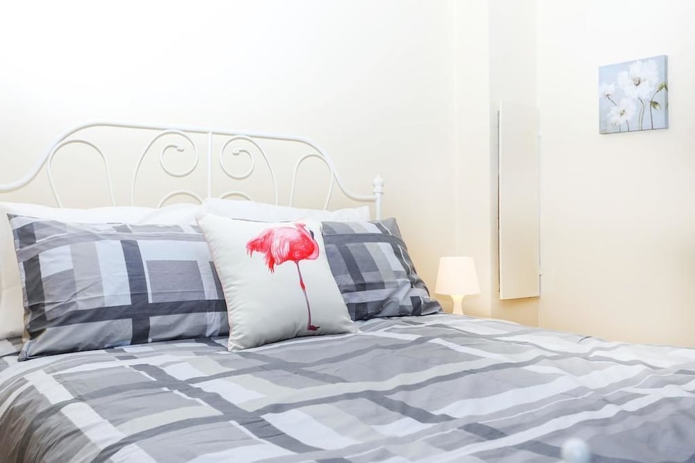 2bdr Suite UBC by Elevate Rooms view 2