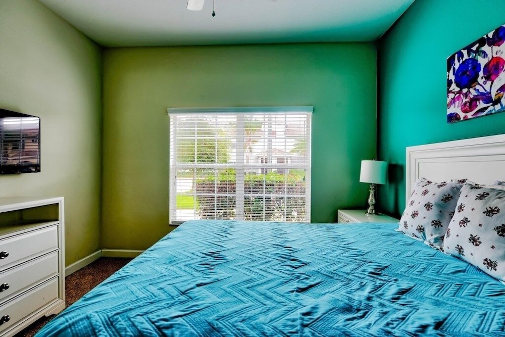 Bright & Cheery Vacation Villa-1638st 5 Bedroom Townhouse by RedAwning view 3