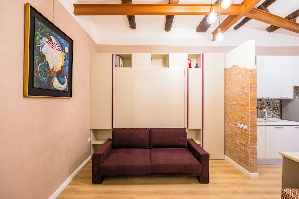 Toledo Warm Renovated Studio
