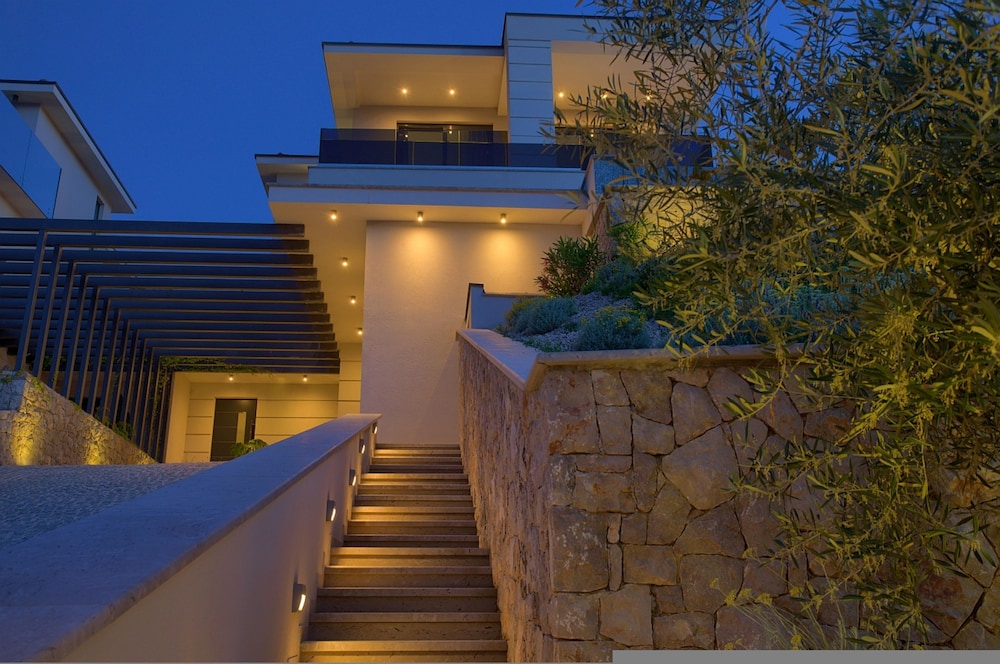 Villa Majestic With Sauna and Beautiful Views