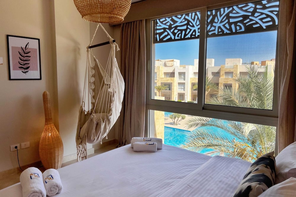 Xuru Stays I Exotic 1bdr w/ Outdoor Terrace Pool & Beach Access