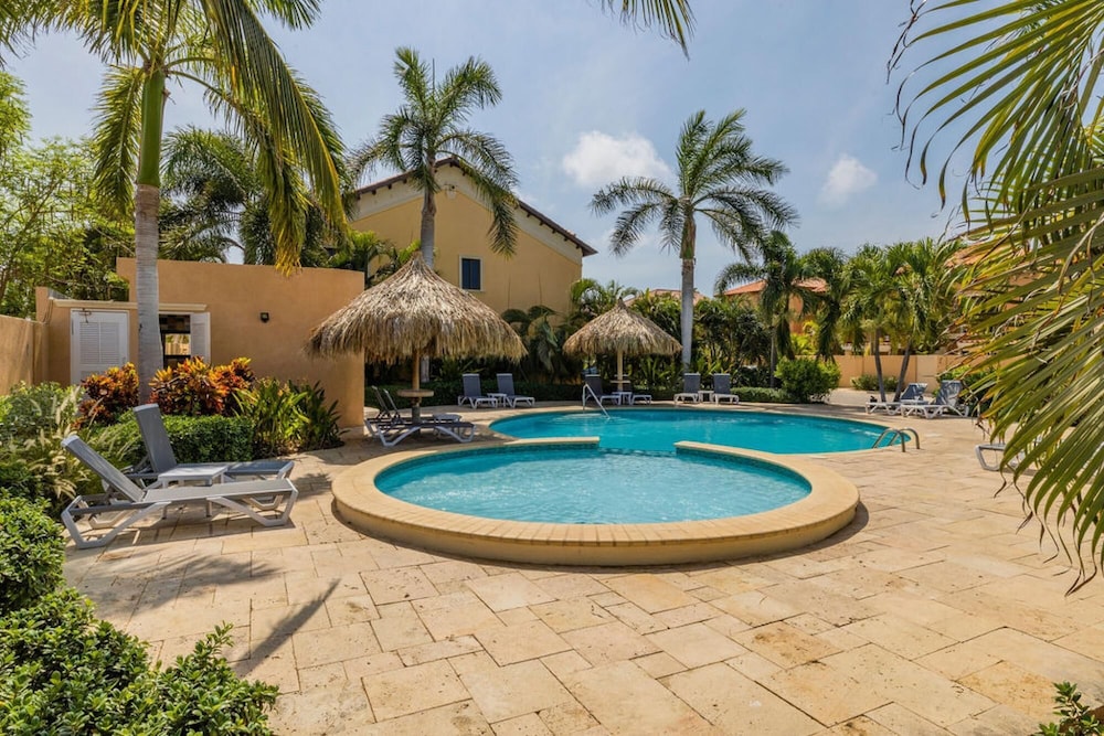 Gold Coast - 2br3ba Gated Community w Pools Gym