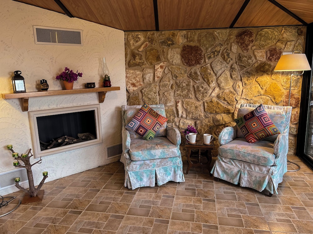 Les Bougainvilliers GuestHouse by Hansa