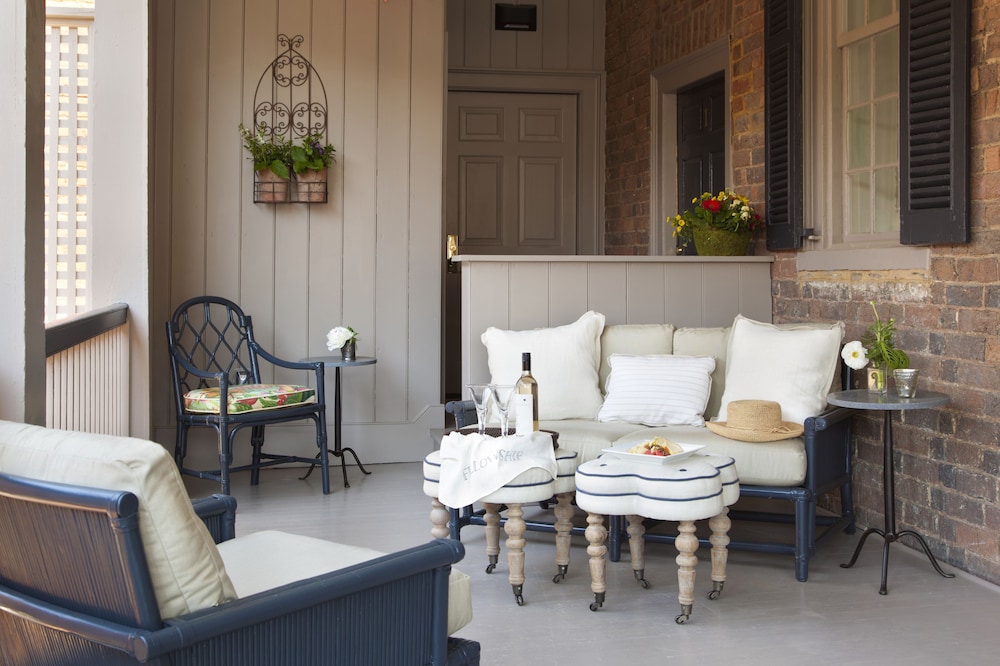 The Georges - Image 4