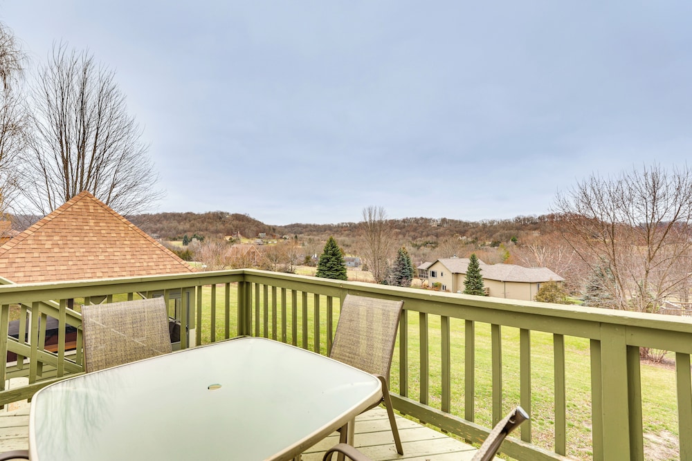 Private Hot Tub + Game Room: Galena Territory Home