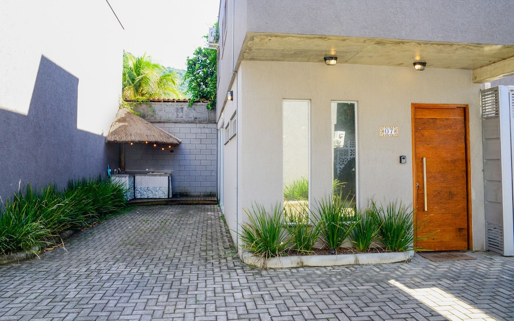 Casa c Piscina a 150m da Praia de Boi Ucanga
