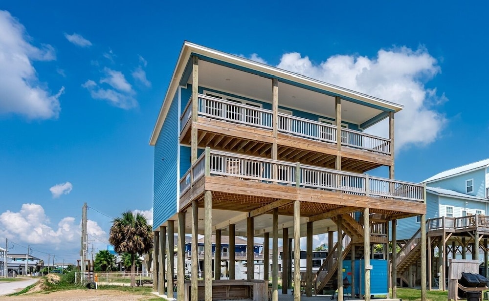 Oceanfront Manor 4 Bedroom Home