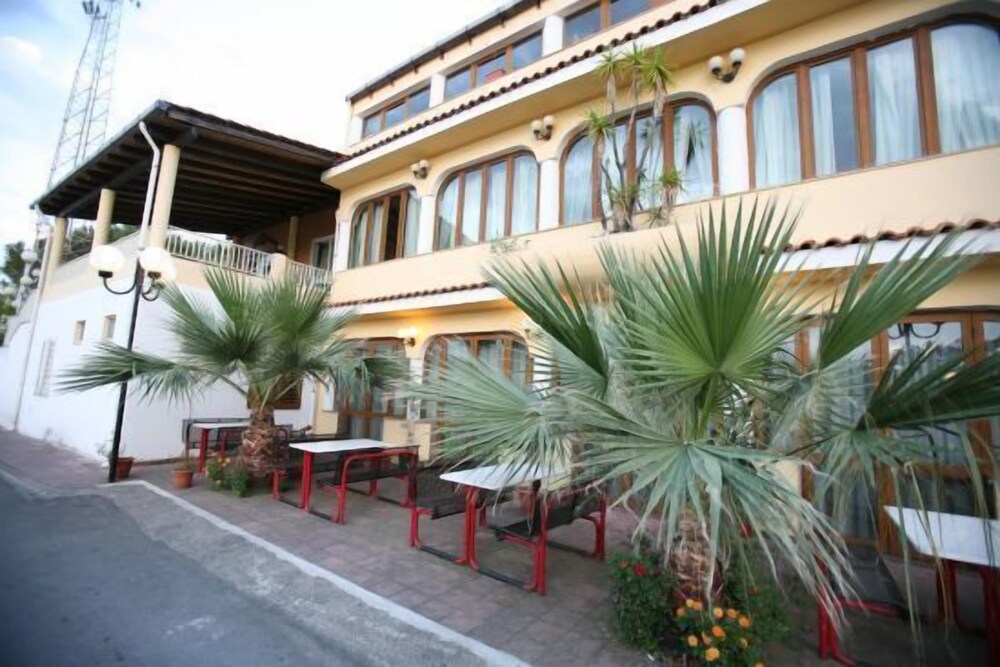 Hotel Company