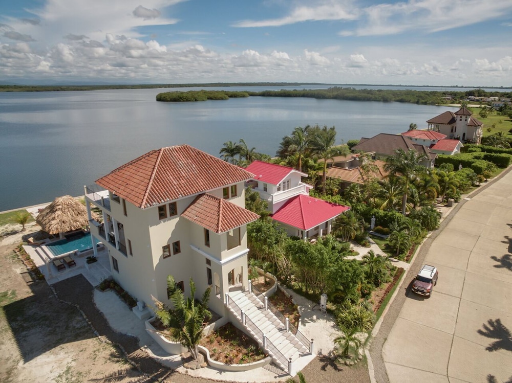 Villa Laguna Gecko