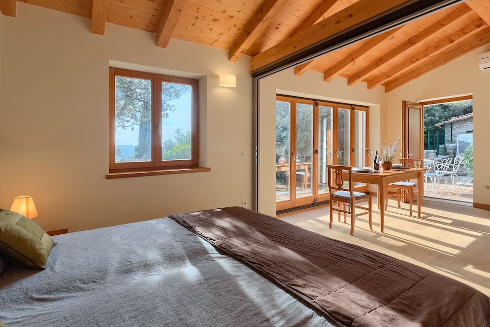 Holiday House in Pula 30 m From the sea view 4