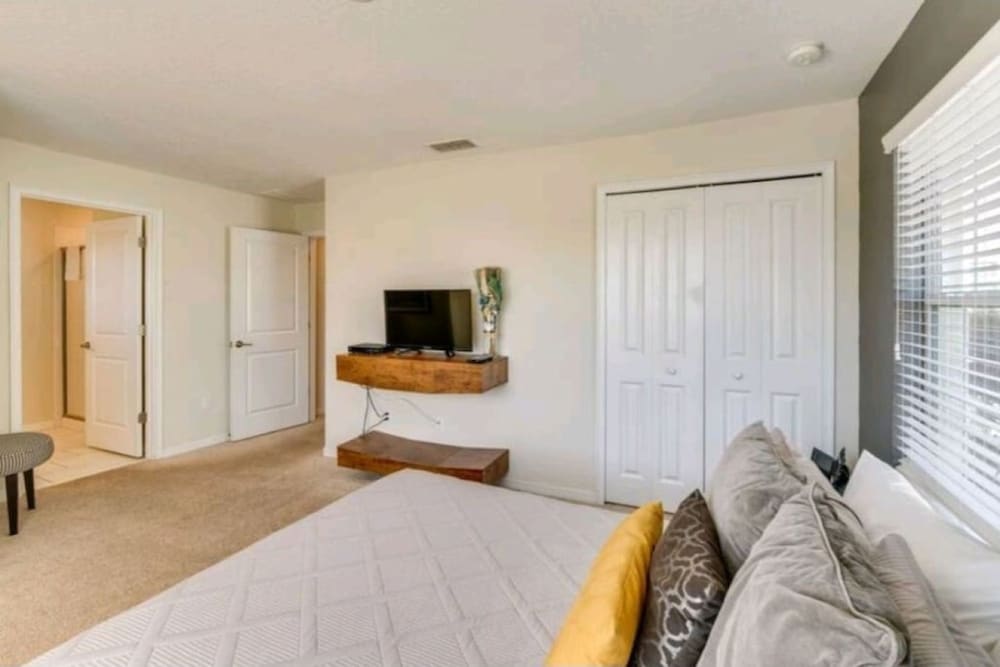 Free Amenities Spacious Home King Beds